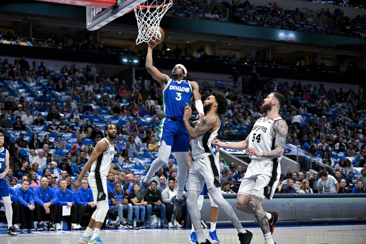 Dallas Mavericks’ Jaden Hardy drives in for a layup against the San Antonio Spurs.